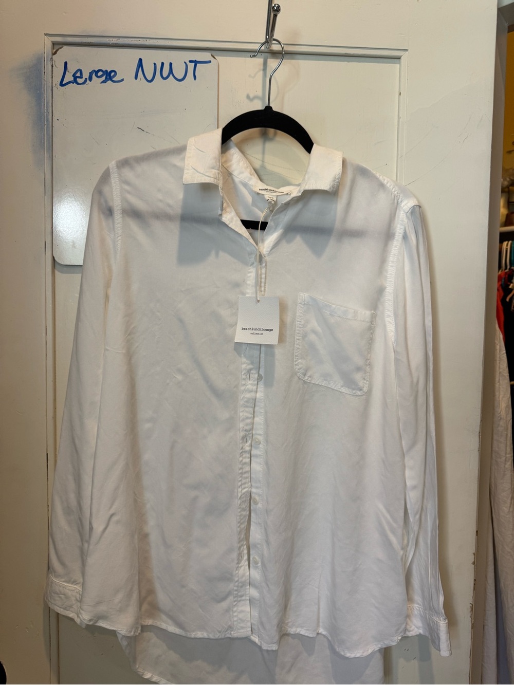 beachlunchlounge NWT White Long-Sleeve Button Down Shirt with Chest Pocket